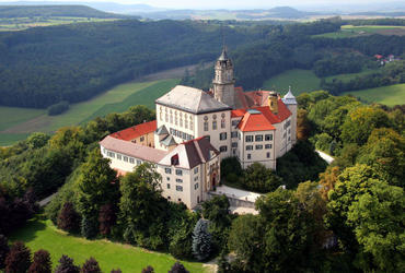 Burgen und Schlösser – Klöster und Kirchen